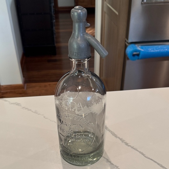 Martin & Freres Eau Gazeifiee -Paris 1931 Vintage Soda Bottle - - Picture 1 of 7